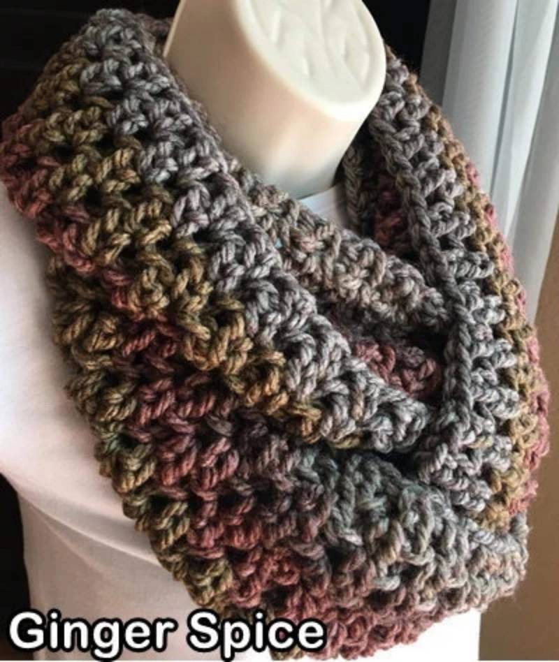 Handgemachter Grobstrick Häkelloop Schal Aus Einer Acryl-Wollemischung von ThreadsMadeCozy