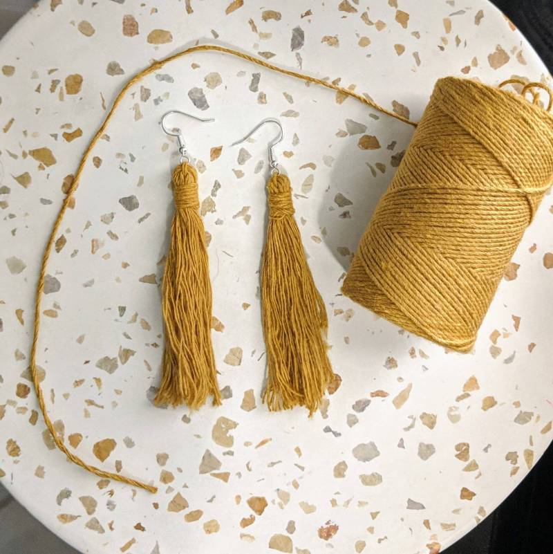 Makramee-Quasten-Ohrringe von ThreadsofHopeBtq