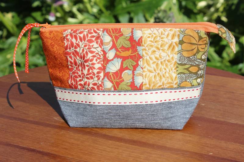 Patchwork Reißverschlusstasche von Threadworkdesign