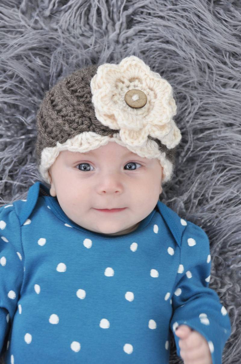 Gehäkelte Baby Mütze Austauschbare Blumenmädchen Mütze von ThreeBluesBoutique