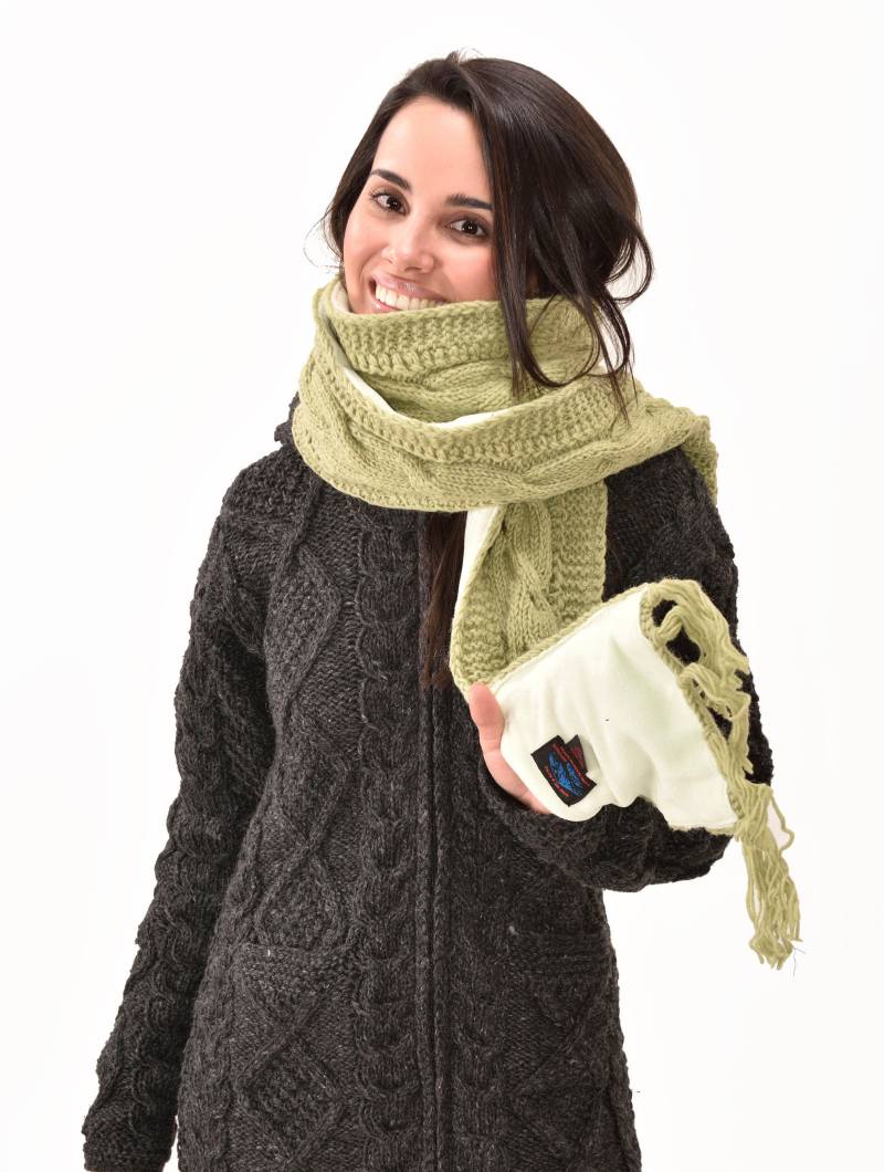 Handgestricktes Taschentuch Aus Reiner Wolle, Isländisch Zopfmuster, Gefüttert Mit Polarfleece von ThreeCranesGallery