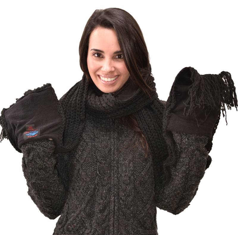 Handgestricktes Taschentuch Aus Reiner Wolle, Isländisch Zopfmuster, Gefüttert Mit Polarfleece von ThreeCranesGallery