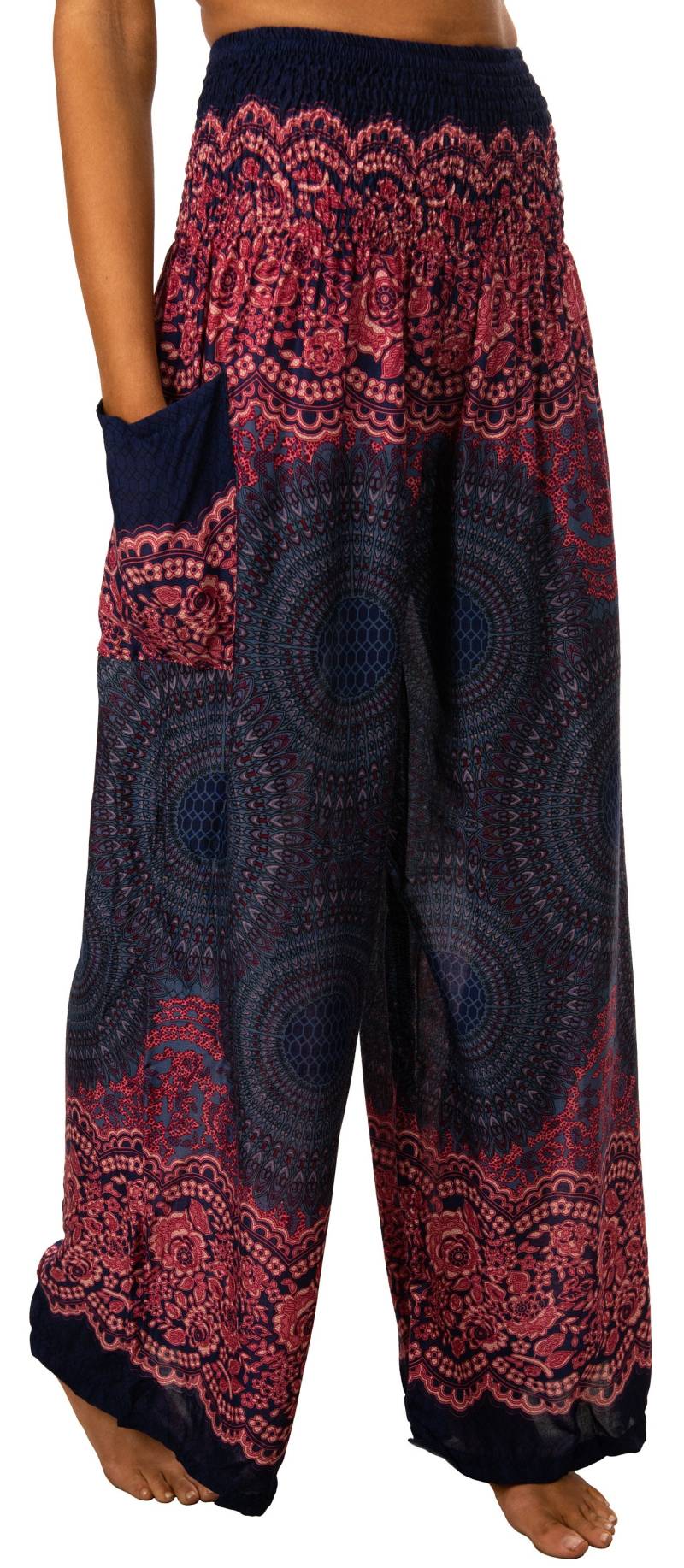 Waben Pfau Print Thai Hose Gesmokt Taille Viskose Aladin Hose von ThreeCranesGallery