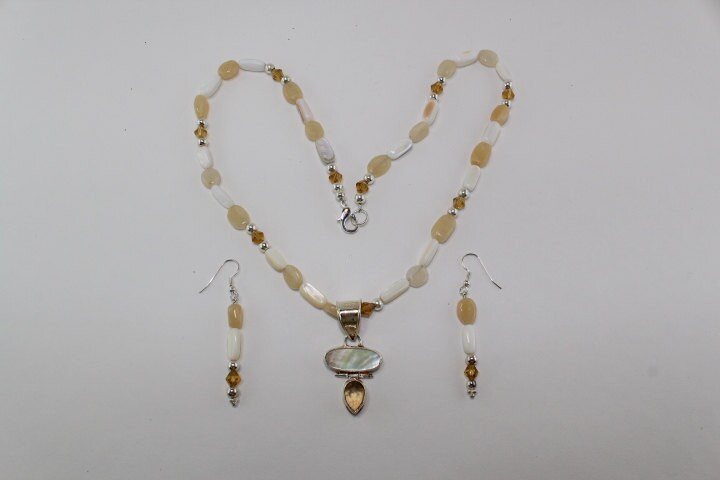 Mutter Der Perle Silber Anhänger Perlen Collier-Set Mutter Der Perle Silber Anhänger Perlen Collier-Set von ThreeHensDesigns