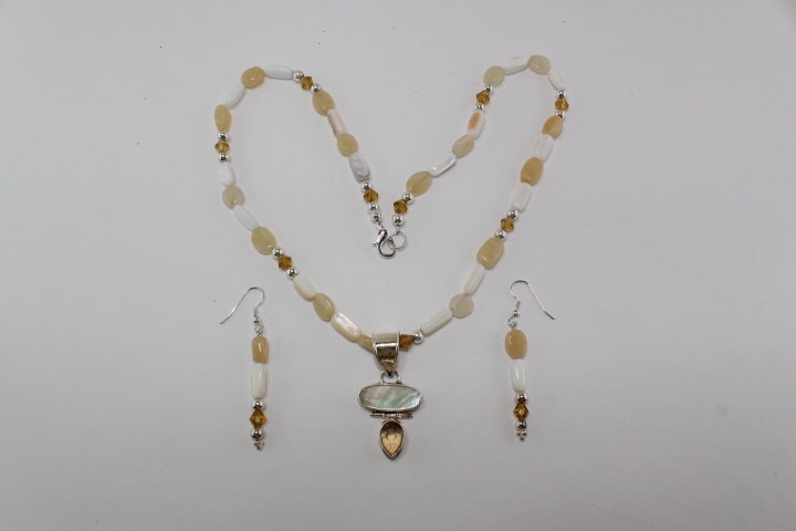 Mutter Der Perle Silber Anhänger Perlen Collier-Set Mutter Der Perle Silber Anhänger Perlen Collier-Set von ThreeHensDesigns