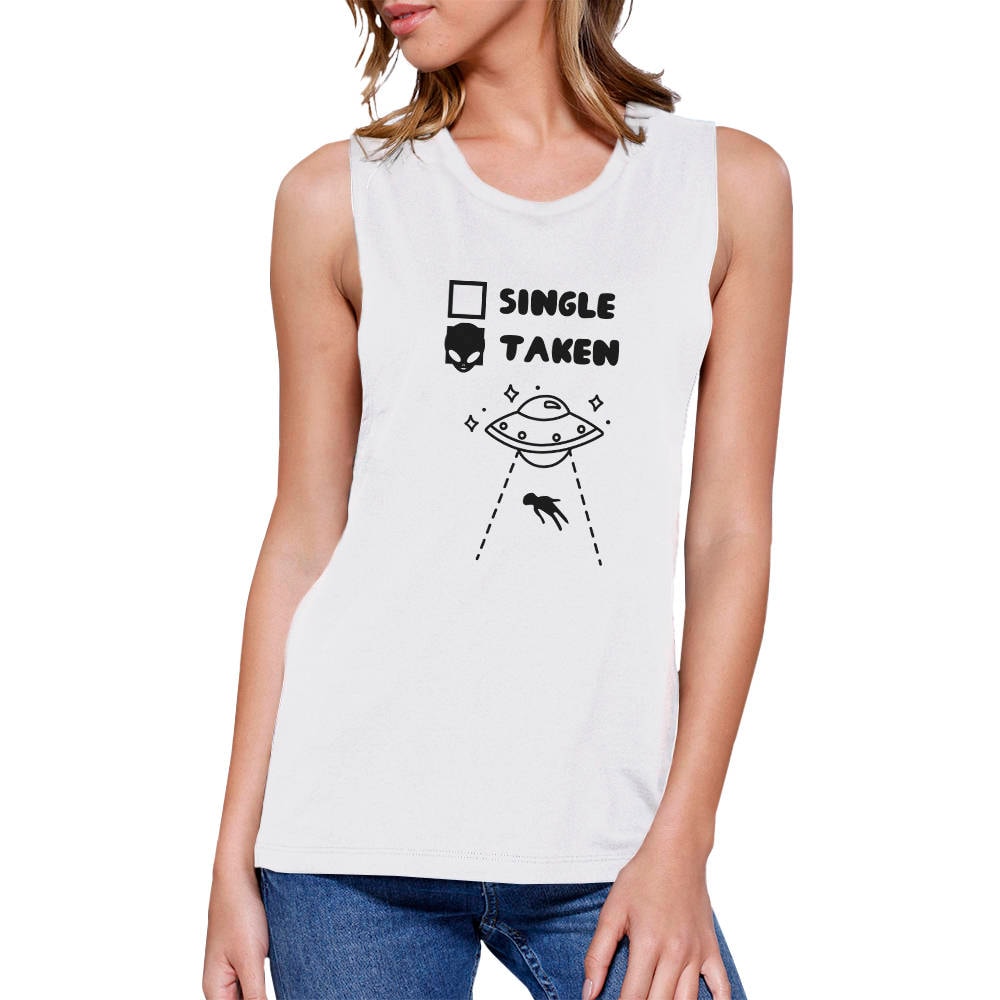 Humor | Single Taken Alien Weiß Ärmellos Süß Lustig Stylisch Grafik Muskeltop | Jms112Wt Humor | Single Taken Alien Weiß Ärmellos Süß Lustig Stylisch Grafik Muskeltop | Jms112Wt von ThreeSixFiveDesign