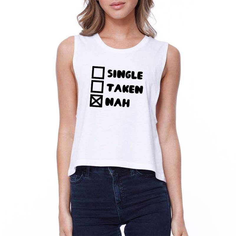Humor | Single Taken Nah Weiß Ärmellos Lustig Grafik Crop Top | Jcr108Wt von ThreeSixFiveDesign