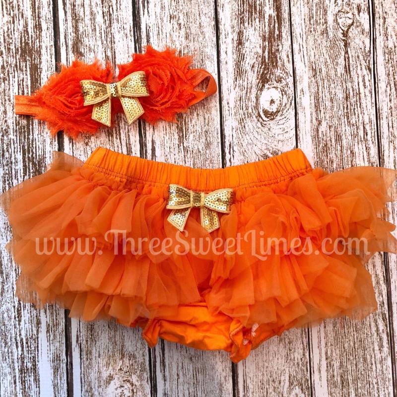 Baby-Mädchen 1.halloween-Outfit Niedlichster Kürbis Im Aufnäher Personalisiertes Halloween-Set | Baby Mädchen Halloween Orange Gold Set von ThreeSweetLimes