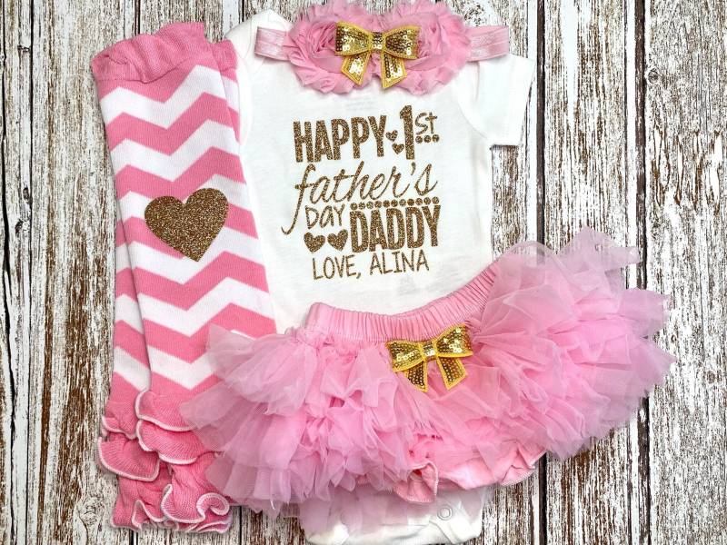 Vatertag Baby Mädchen Outfit | Papas Prinzessin Mein Erstes Vatertagsgeschenk 1. Pink Gold Glitter von ThreeSweetLimes