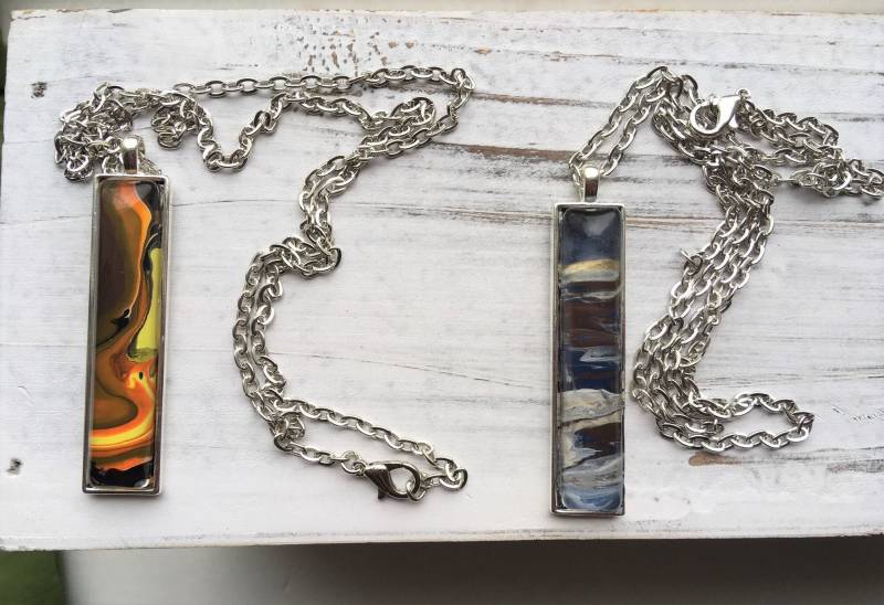 Neu Rechteck Bar Silber Anhänger Halskette Abstrakte Kunst Geschenk Bunt Unikat Handgemacht Tragbare Recycelte Farbe von ThriffshopEclectic