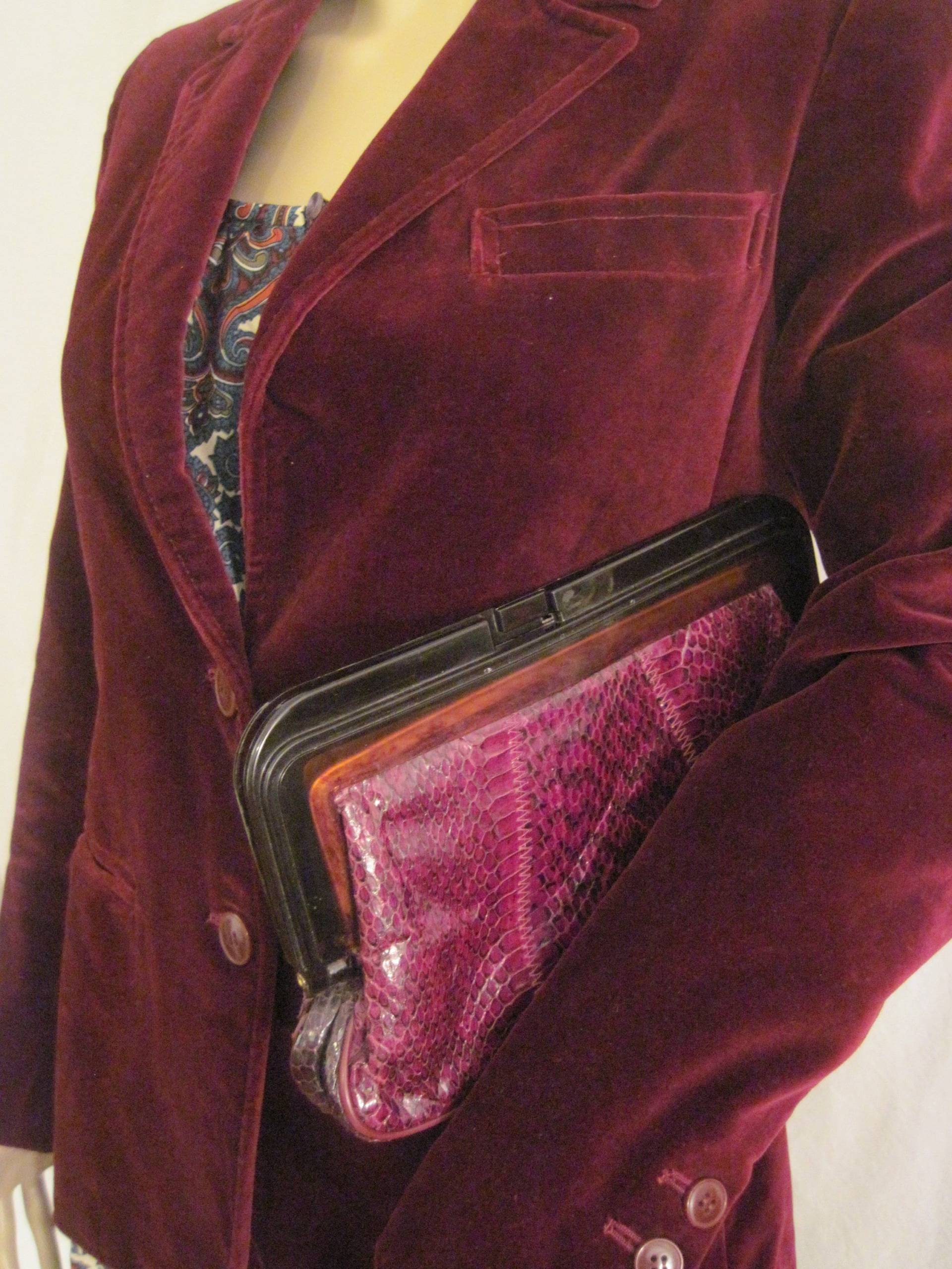 1940Er Burgunder Schlangenhaut Cluch Mit Bakelit Verschluss Rahmen von ThriftStoreGlam