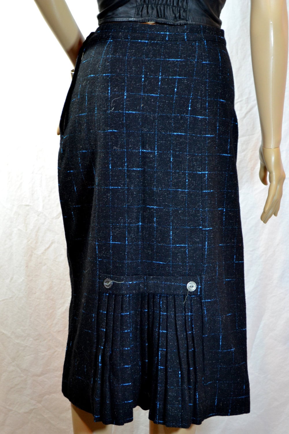 1940Er Hand Hergestellter Wolle Schulmädchen Rock Schwarz & Blau High Waist Plissiert Kariert Klein/Mittel 1940Er Hand Hergestellter Wolle Schulmädchen Rock Schwarz & Blau High Waist Plissiert Kariert Klein/Mittel von ThriftStoreGlam