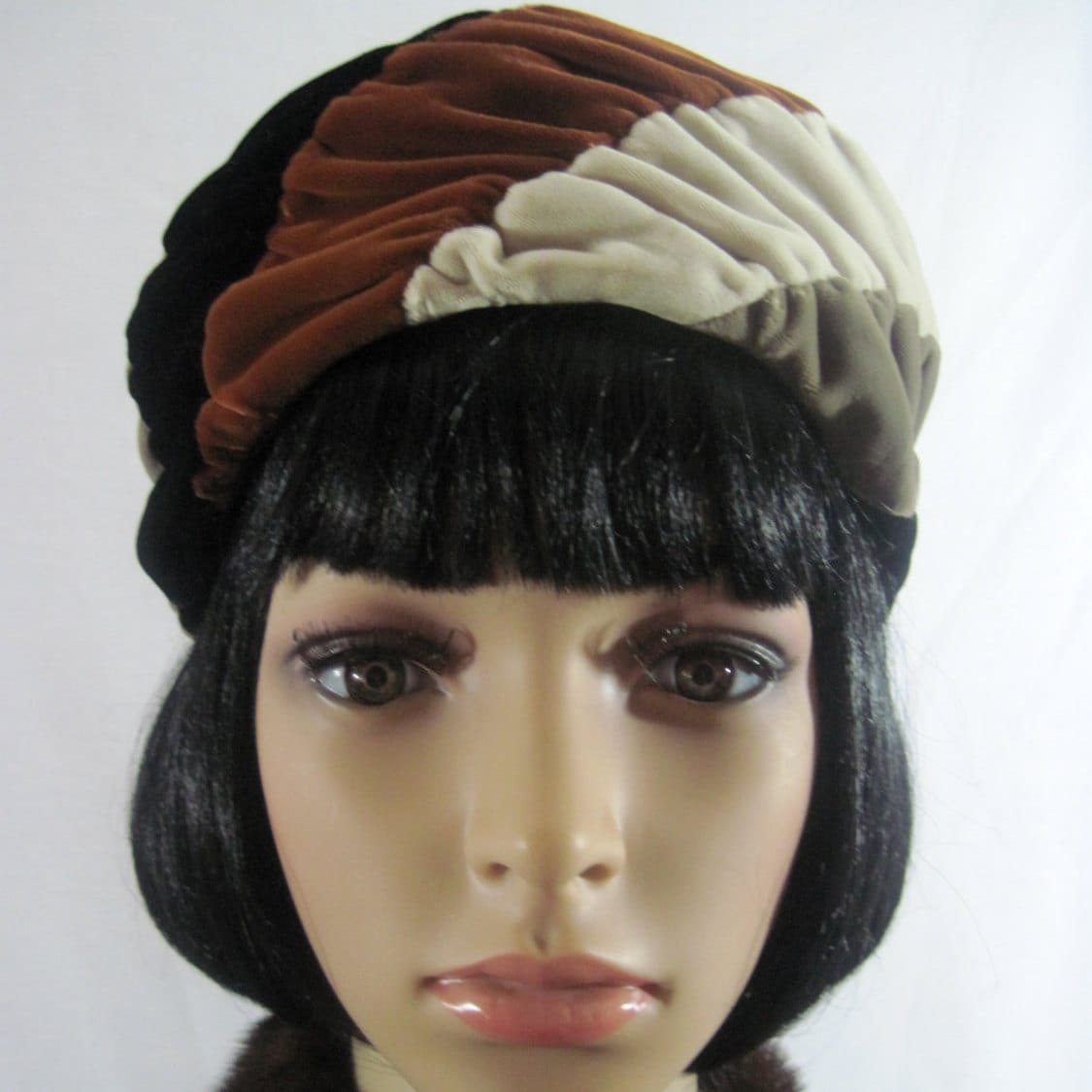 1960Er Samt Pillbox Mütze Von Marilyn Union Made in Usa Größe 22 1960Er Samt Pillbox Mütze Von Marilyn Union Made in Usa Größe 22 von ThriftStoreGlam