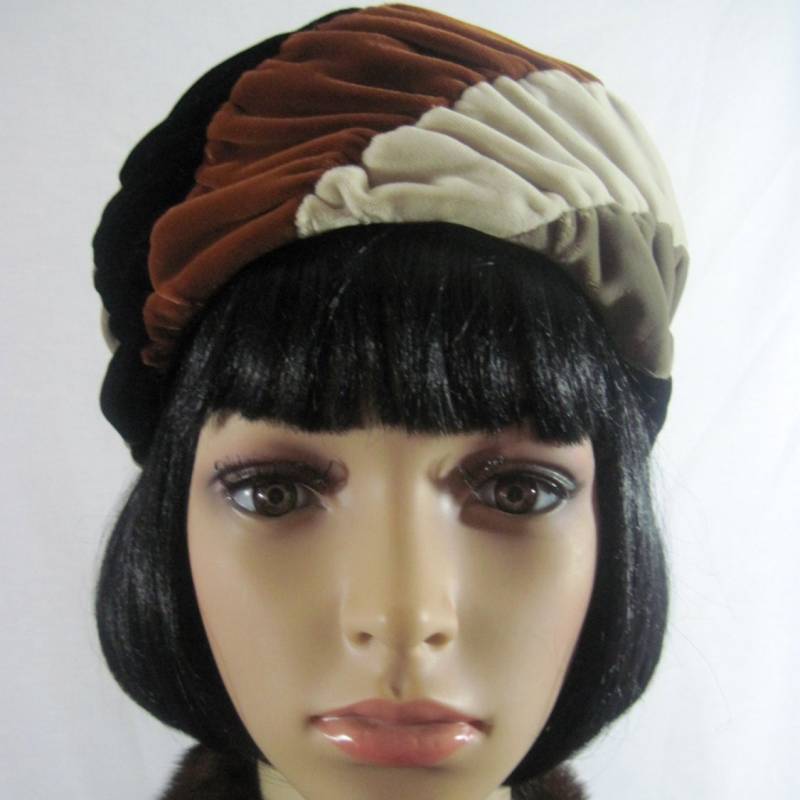 1960Er Samt Pillbox Mütze Von Marilyn Union Made in Usa Größe 22 1960Er Samt Pillbox Mütze Von Marilyn Union Made in Usa Größe 22 von ThriftStoreGlam