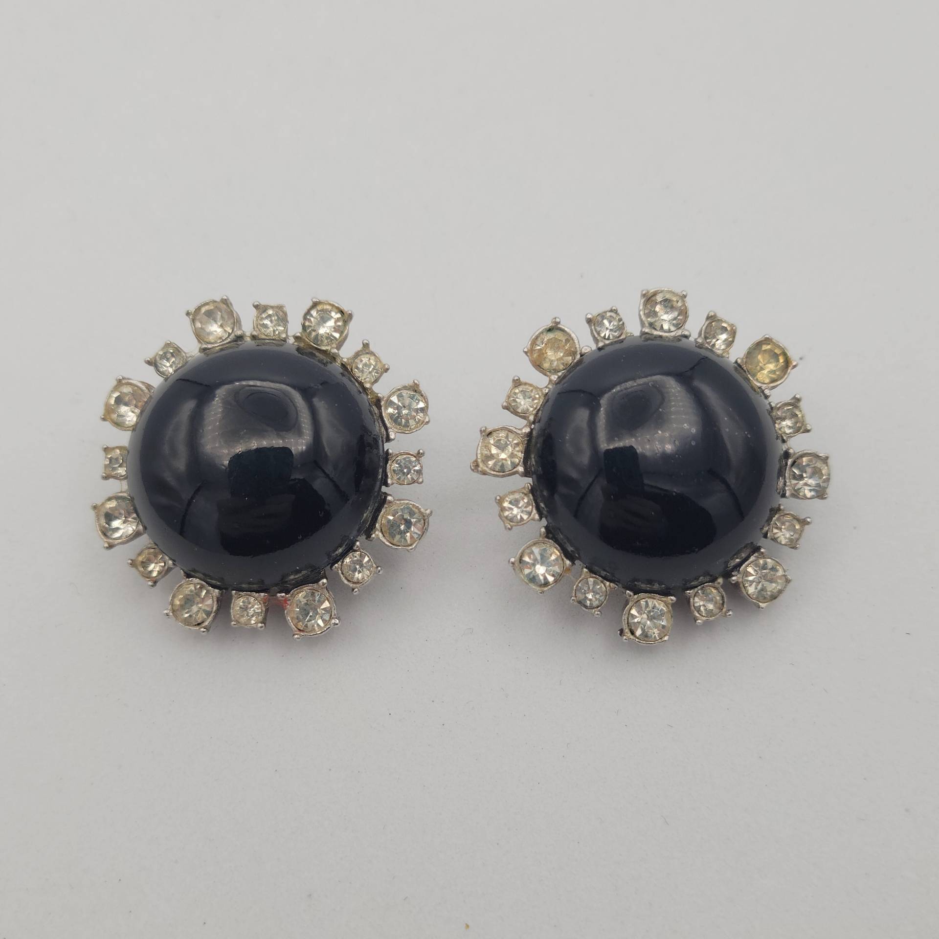 Vintage 1960Er Jahre Oversize Schwarz Cabochon & Klar Strass Kuppel Ohrclips Modeschmuck Retro Statement Frauen Rund Silber Ton Vintage 1960Er Jahre Oversize Schwarz Cabochon & Klar Strass Kuppel Ohrclips Modeschmuck Retro Statement Frauen Rund Silber Ton von ThriftyFindsByKelly