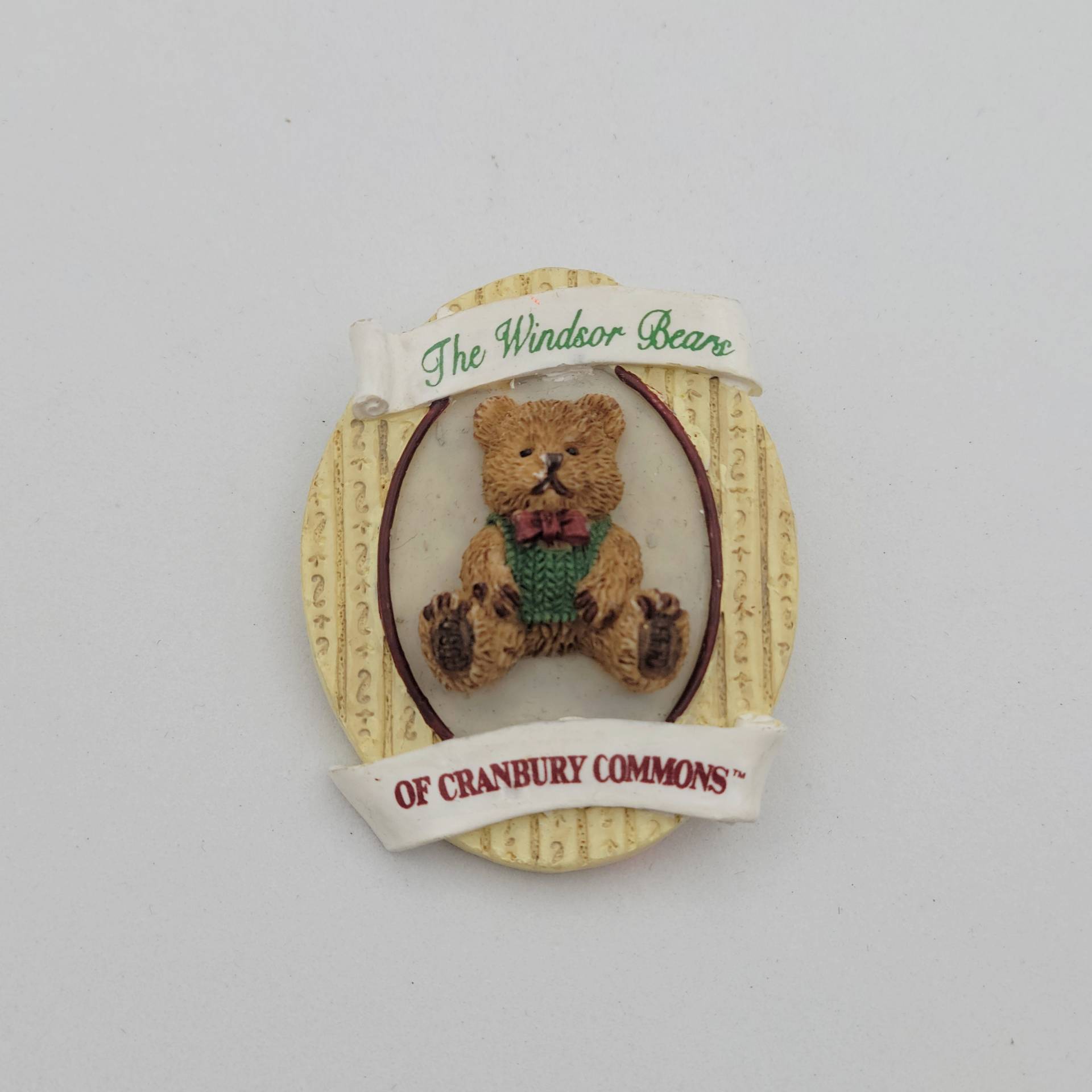 Vintage 1990S The Windsor Bears Of Cranbury Commons Oval Teddybär Brosche Kostüm Schmuck Frauen Statement Retro 2 "x 1 5/8" Charakter Pin Vintage 1990S The Windsor Bears Of Cranbury Commons Oval Teddybär Brosche Kostüm Schmuck Frauen Statement Retro 2 "x 1 5/8" Charakter Pin von ThriftyFindsByKelly