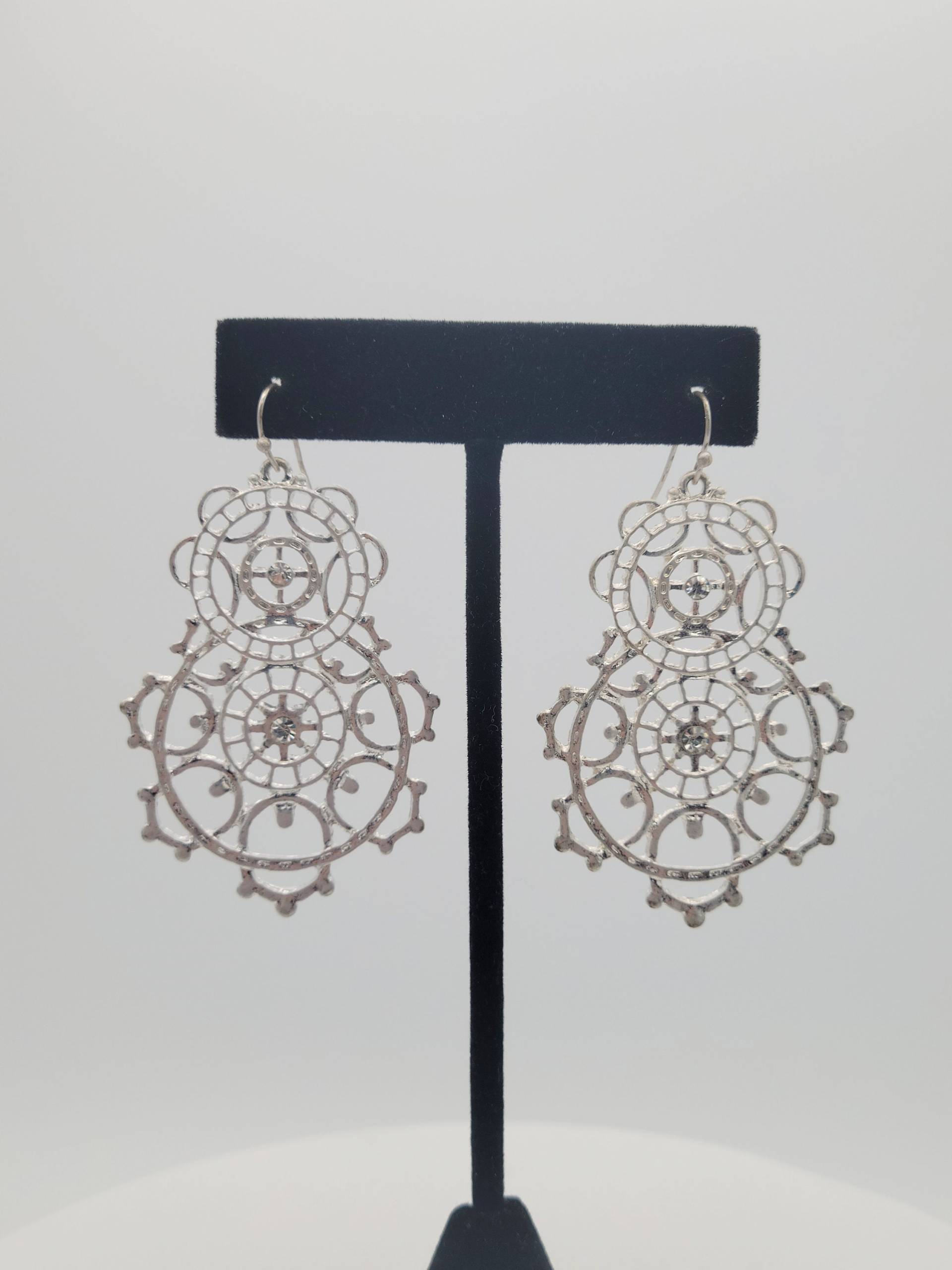 Vintage Silber Ton Durchbruch Doppel-Kreis Mandala Ohrhänger Mit Strasssteinen Modeschmuck Statement Retro Accessoires Frauen 5, 5 cm Vintage Silber Ton Durchbruch Doppel-Kreis Mandala Ohrhänger Mit Strasssteinen Modeschmuck Statement Retro Accessoires Frauen 5, 5 cm von ThriftyFindsByKelly