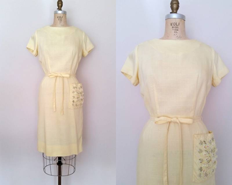 Sidecar Kleid/Vintage 1960Er Jahre Krawatte Taille Gelb Leinen Shift Kleine Medium von ThriftyVintageKitten