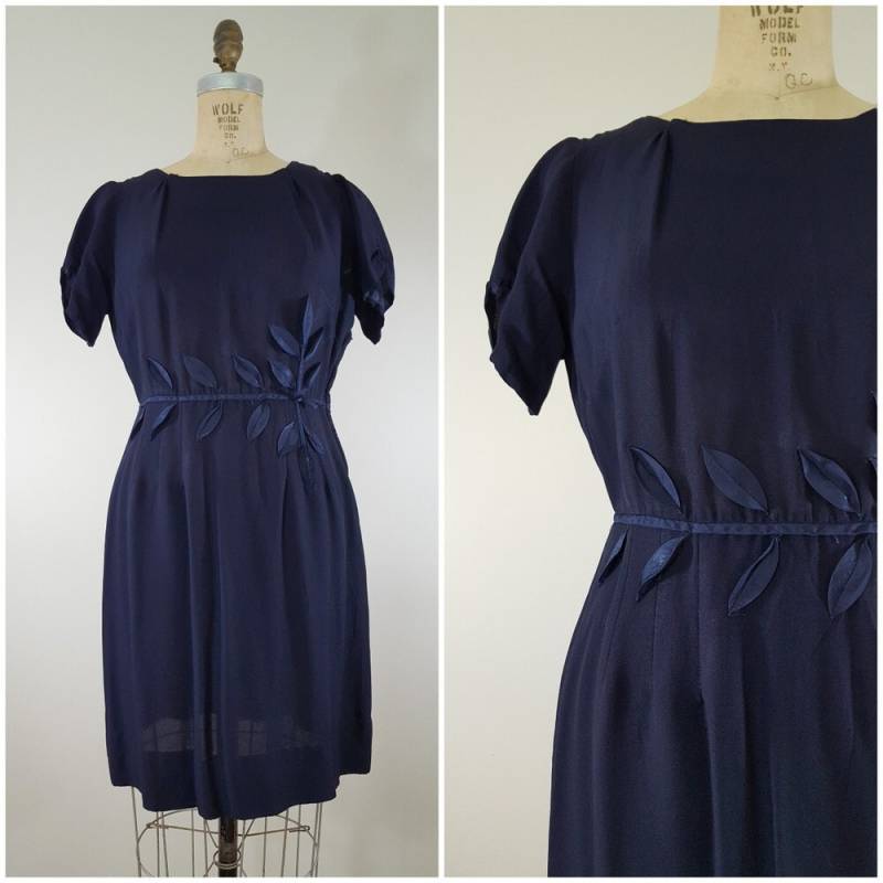 Vintage 1960Er Jahre Kleid/3D Blatt Applikationen Marine Blau Shift Medium von ThriftyVintageKitten