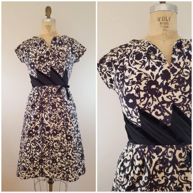 Vintage 1960Er Jahre Kleid/Schwarz Und Weiß Floral Xs von ThriftyVintageKitten