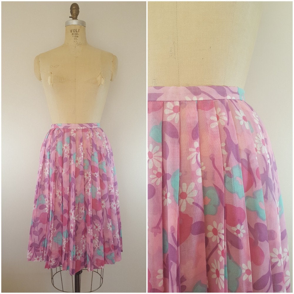 Vintage 1960Er Jahre Rock/Rosa Floral Pleated Voller Klein von ThriftyVintageKitten