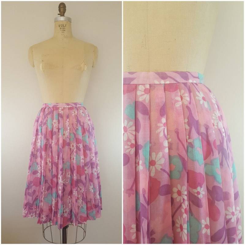 Vintage 1960Er Jahre Rock/Rosa Floral Pleated Voller Klein von ThriftyVintageKitten