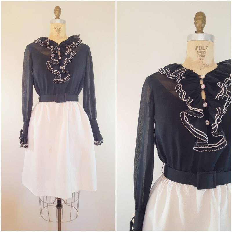 Vintage 60Er Jahre Kleid/Schwarz Weiß Fit N Flare Rüschen Small Medium von ThriftyVintageKitten