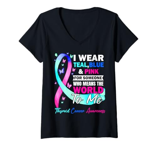 Damen Ich trage blaublau/rosa für jemanden, der auf Schilddrüsenkrebs aufmerksam ist T-Shirt mit V-Ausschnitt Damen Ich trage blaublau/rosa für jemanden, der auf Schilddrüsenkrebs aufmerksam ist T-Shirt mit V-Ausschnitt von Thyroid Cancer Warrior Apparel
