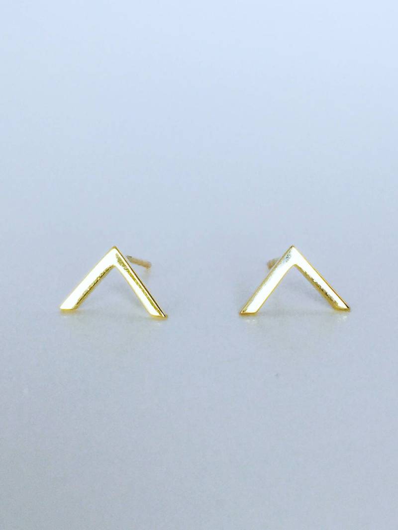 14K Solid V Bar Ohrring Trendige Einfarbig Gold Bar Ohrstecker Pvb-Se1006 von TiaJewel
