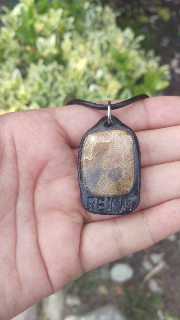Reina Fossil Koralle Anhänger Halskette von TiaReina