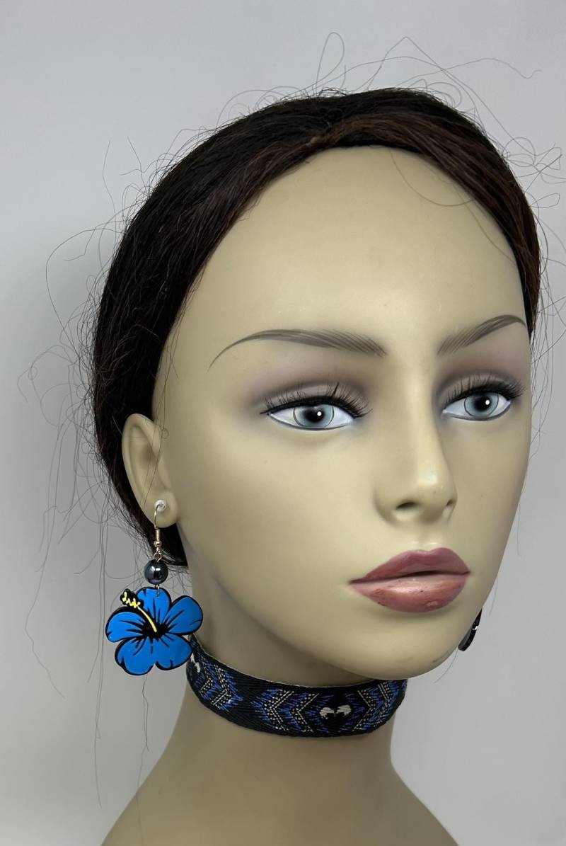 Blaue Acryl Hibiskus Ohrringe, Hawaiian Style von TiareOPatitifa