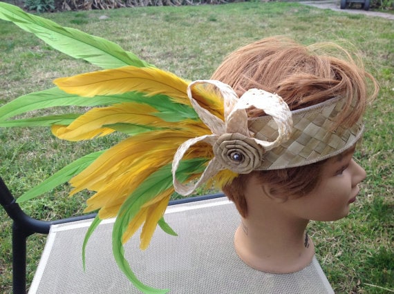 Einfaches Und Erschwingliches Tahiti Koch-Inseln Kostüm Kopfschmuck. Gewebte Lauhala, Federn Und Schwarze Perle. Perfekt Für Alle Altersgruppen von TiareOPatitifa