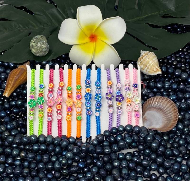 Kids 5 Fimo Blume Crystal Buffer Armband Farblich Sortiert. Verstellbare Kordel. Perfekt Für Junge Mädchen Und Ältere Mädchen von TiareOPatitifa