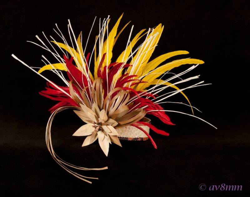 Kopfschmuck Aus Tahiti Und Rarotongan/Cookinseln. Unsere Sunrise Oder Feuerrote Gelbe Federn, Tapatuch Lauhala. Perfekt Für Jedes Alter von TiareOPatitifa