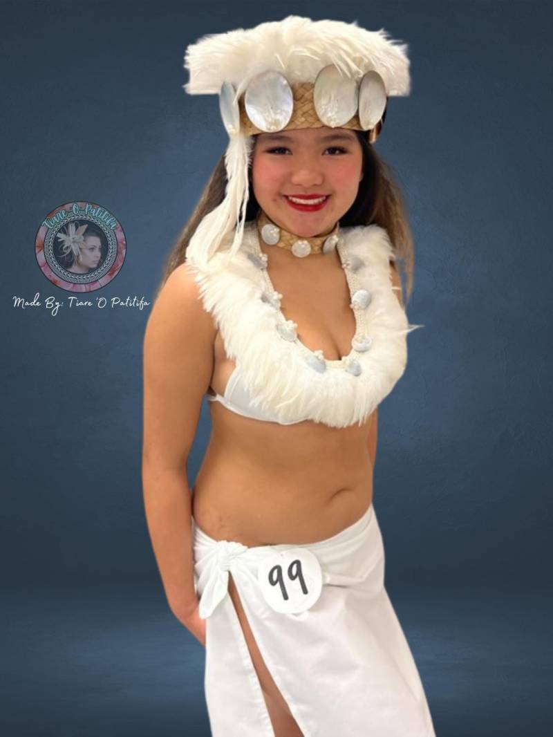 Prinzessin Uratea Kostüm-Set. Gewebte Seegras, Federn Mit Süßwasserperlen. Perfektes Set Für Kochinseln & Tahiti Jeden Alters von TiareOPatitifa