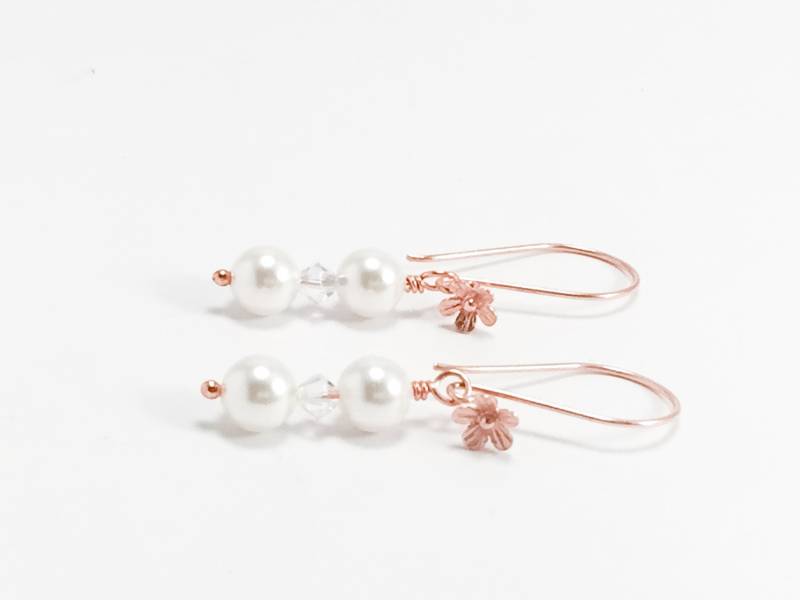 Rosa Gold Vermeil Blüten Mit Crystal-Perlen Ohrringe, Perlen Swarovski White, Rose Daisy Ohrringe Brautschmuck von TiazasTreasures