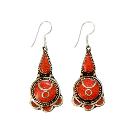 Komprimierte rote Korallen-Edelstein-Einlegearbeit 925 Silber plattierte Designer-Tropfenohrringe für Frauen, ethnischer Tribal-Gypsy-Boho-Modenschmuck, Ohrringe vom Handwerker von Tibetan Silver