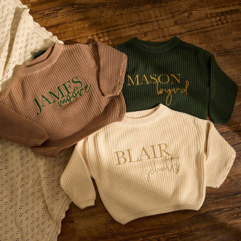 Personalisierter Babypullover Baby Weihnachtsgeschenk Baby-Dusche-Geschenk Bestickter Pullover von TieDapperStudio