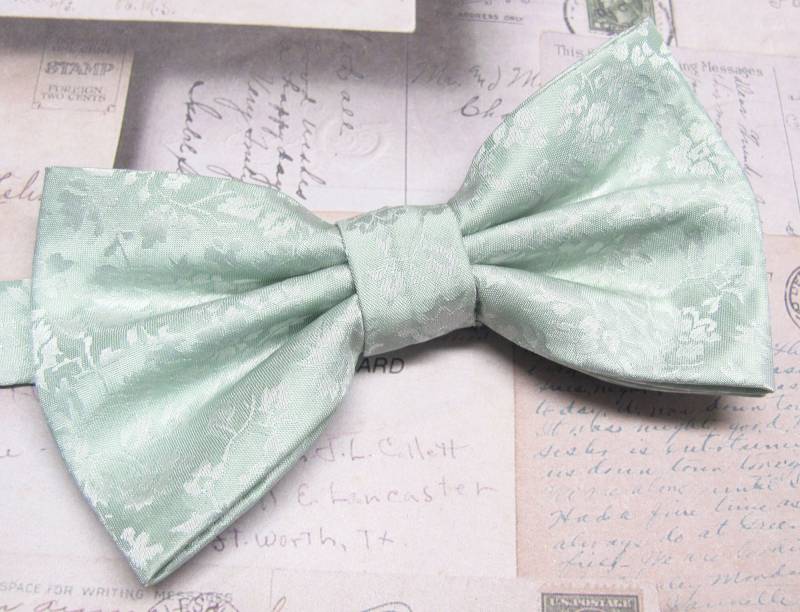 Free Pocket Square Herren Fliegen. Dusty Mint Grün Floral Fliege Mit Passenden Einstecktuch von TieObsessed