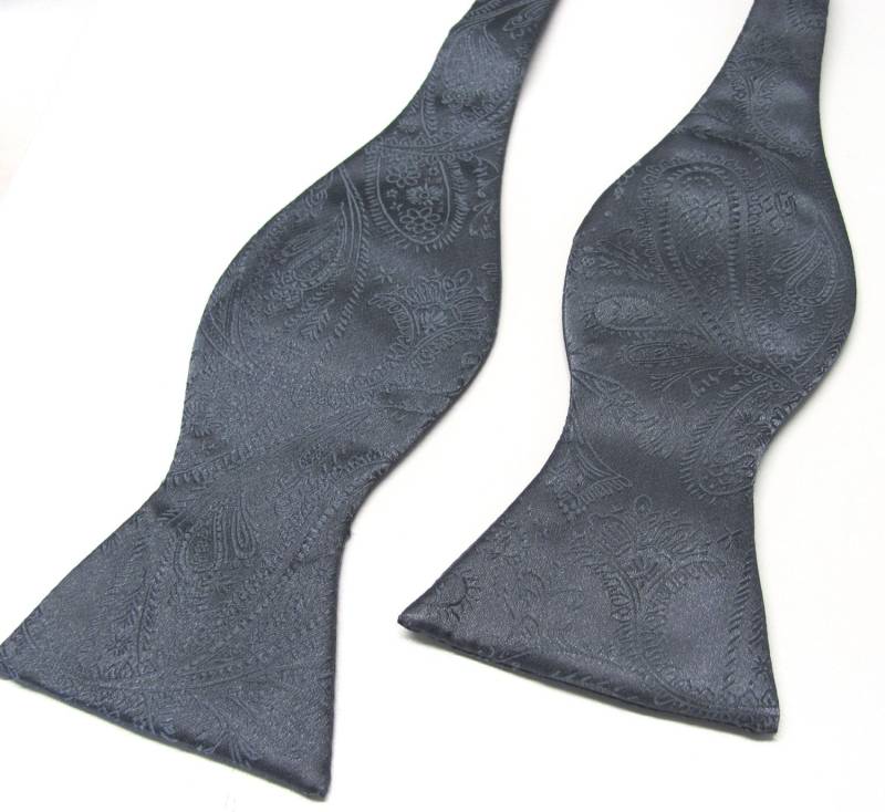 Freien Stil Herrenfliege. Kohle Grau Paisley Selbst Binden Fliege Mit Passendem Einstecktuch Option von TieObsessed