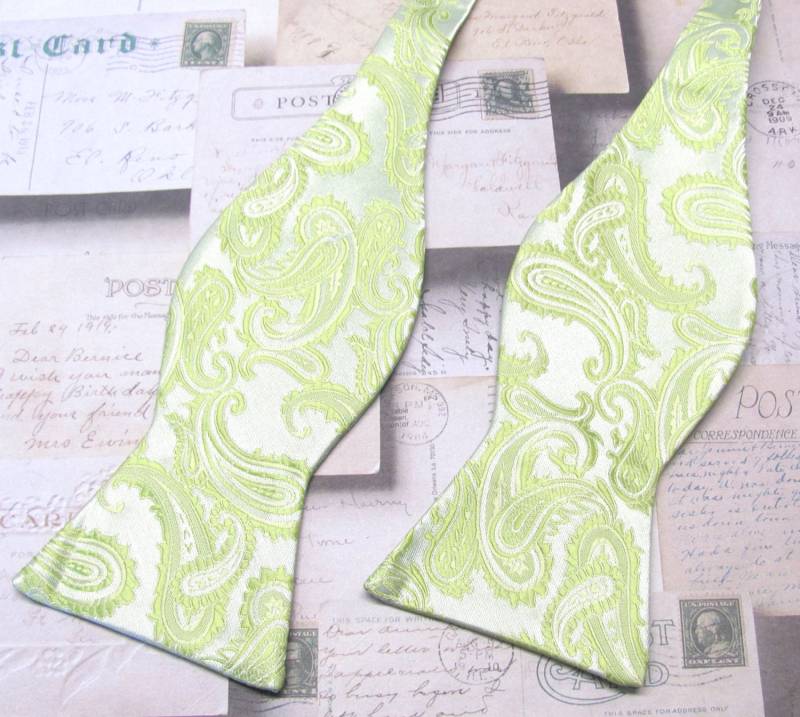 Freien Stil Herrenfliege. Lime Grün Paisley Selbst Binden Fliegen Mit Passendem Einstecktuch Option von TieObsessed