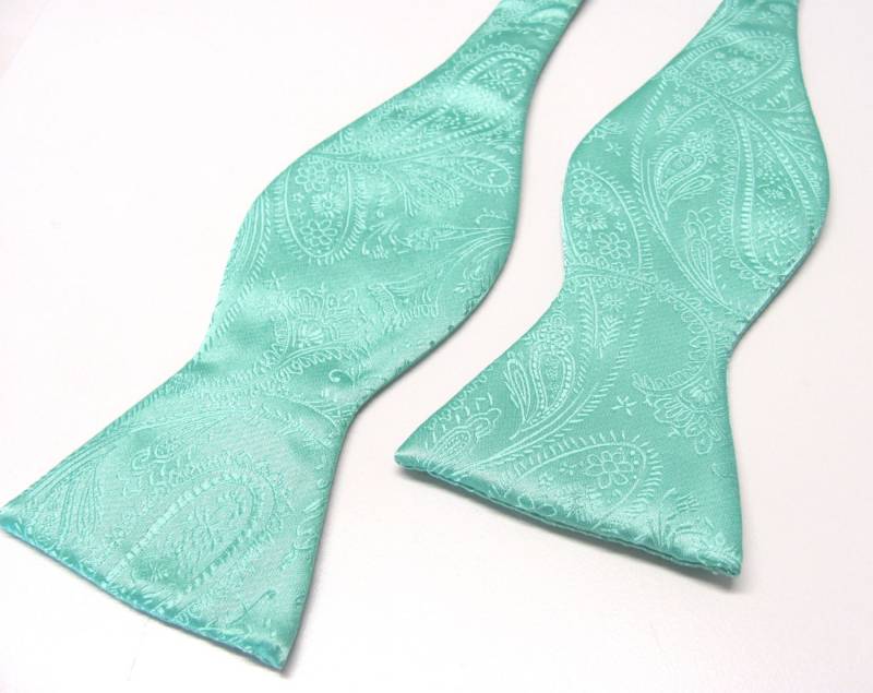 Freien Stil Herrenfliege. Mint Grün Paisley Selbst Binden Fliege Mit Passendem Einstecktuch Option von TieObsessed