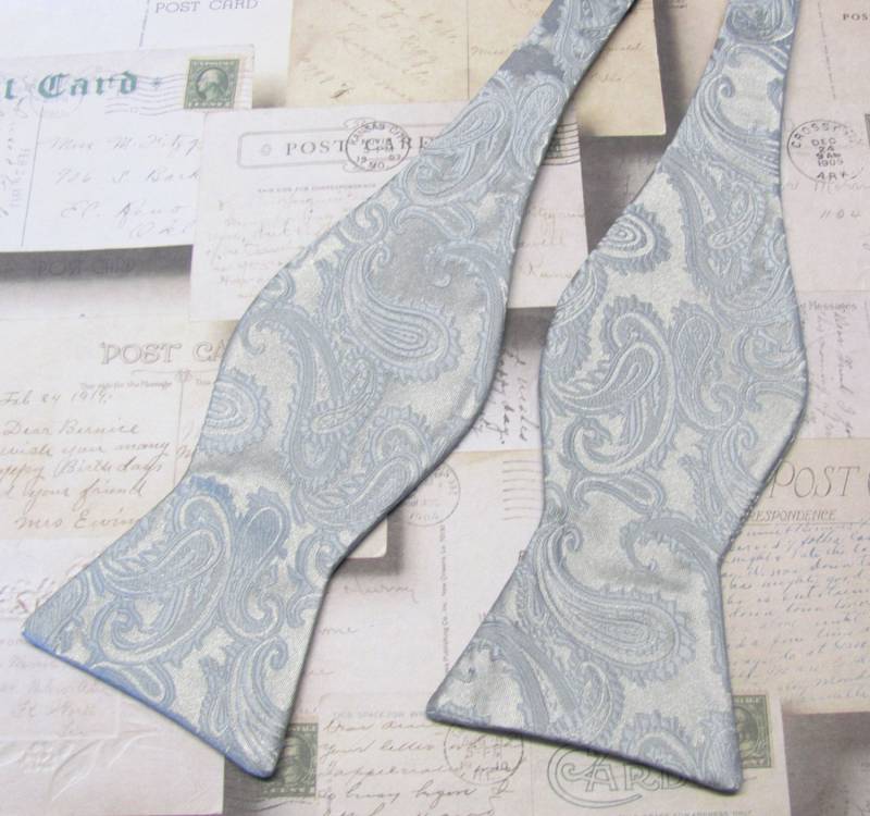 Freien Stil Herrenfliege. Paisley Grau Selbst Binden Fliegen Mit Passendem Einstecktuch Option von TieObsessed