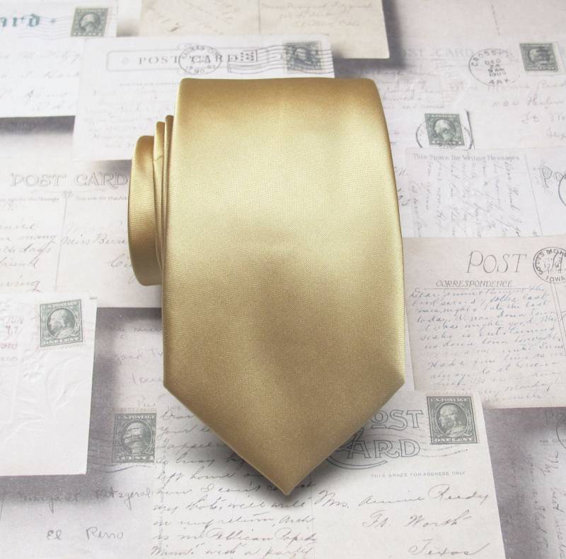 Gold Schmale Herren Krawatte Mit Passendem Einstecktuch Dusty Option Taschentuch von TieObsessed