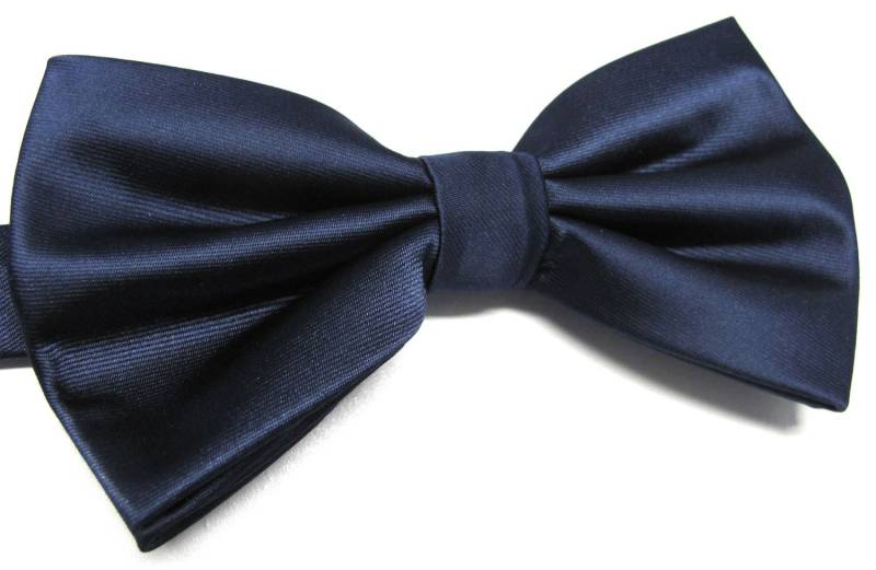 Herren Fliege. Dunkelblaue Fliegen Mit Passender Einstecktuch-Option von TieObsessed