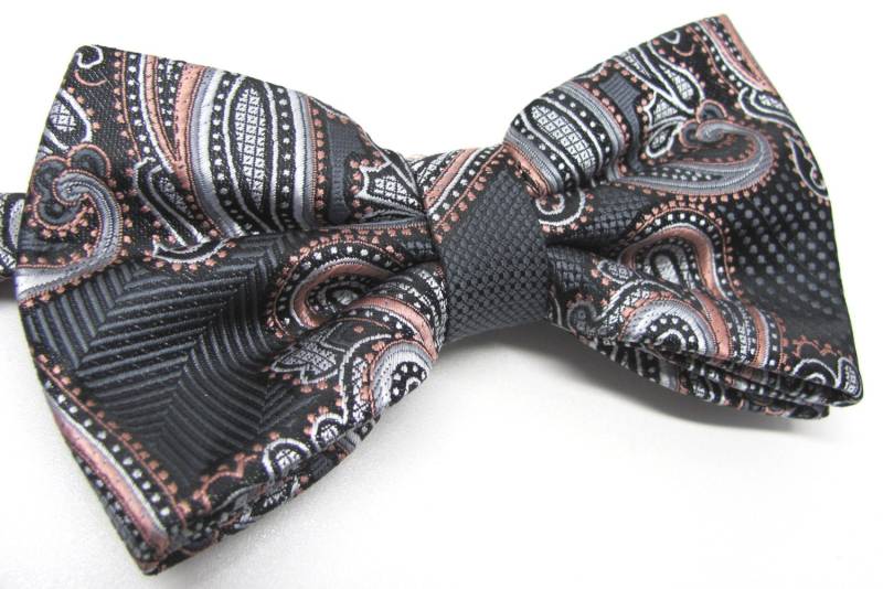 Herren Fliege. Graues Pfirsich Apricot Paisley Fliege Mit Passendem Einstecktuch von TieObsessed