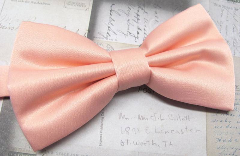 Herren Fliege. Helle Pfirsich Fliege Mit Passenden Einstecktuch Option von TieObsessed