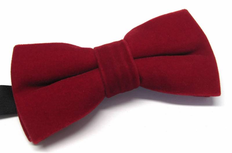 Herren Fliege. Rote Samtfliege Mit Passendem Einstecktuch von TieObsessed