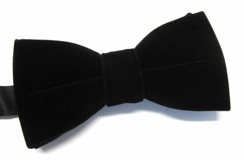 Herren Fliege. Schwarze Samtfliege Mit Passendem Einstecktuch von TieObsessed