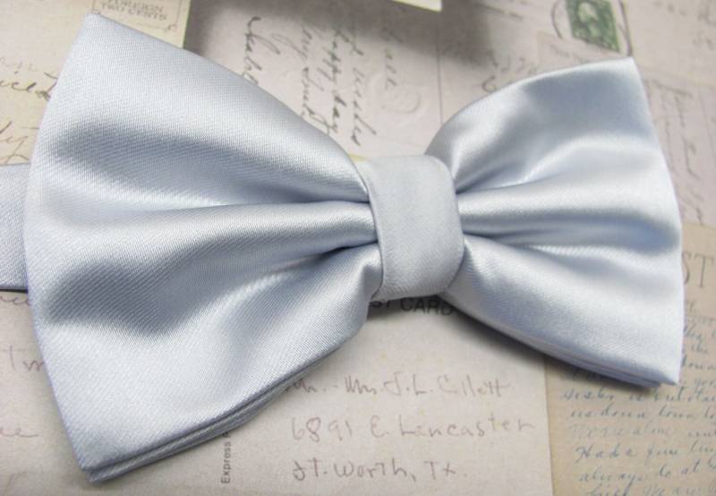 Herren Fliege. Silber Fliegen. Hellgraue Fliege Mit Passender Einstecktuch Option von TieObsessed